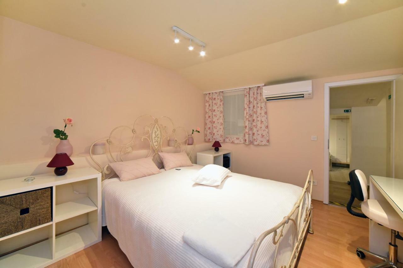 Ban Jelacic Apartment Zagreb Extérieur photo